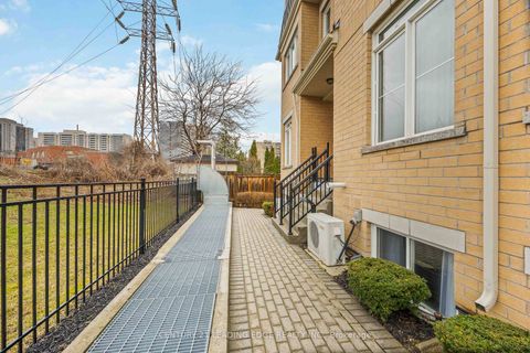 Photo 5 at 121 - 380 Hopewell Avenue, Belgravia, Toronto