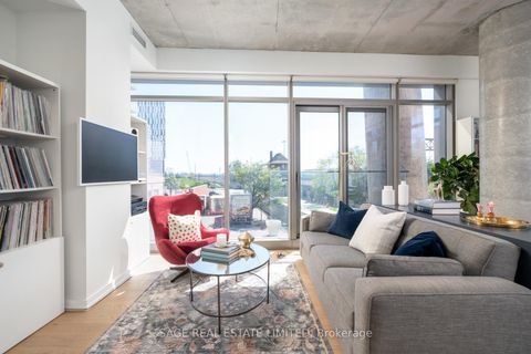 Photo 4 at 216 - 70 Distillery Lane, Waterfront Communities C8, Toronto