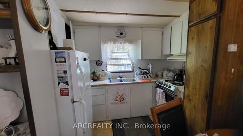 Photo 7 at 16 Chickadee Court, Pefferlaw, Georgina