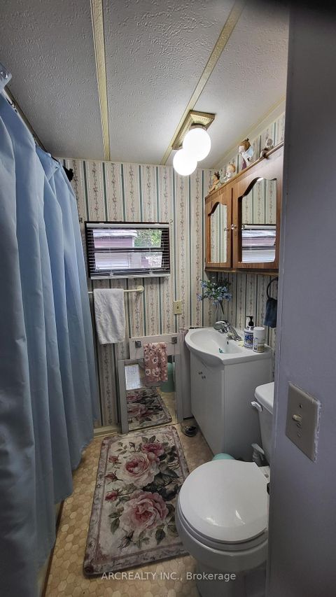 Photo 9 at 16 Chickadee Court, Pefferlaw, Georgina