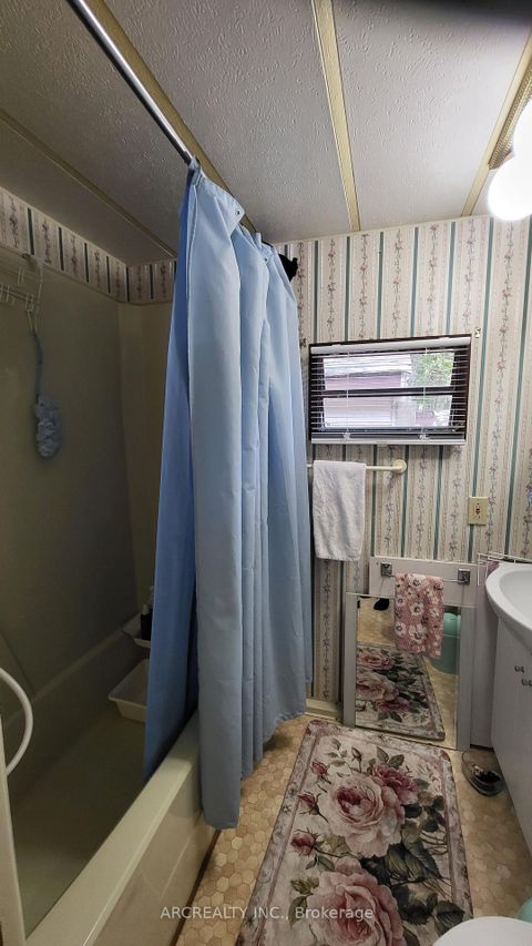 Photo 10 at 16 Chickadee Court, Pefferlaw, Georgina