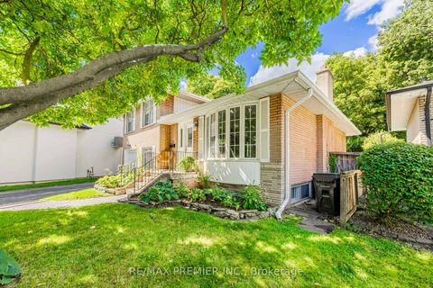 Photo 4 at 21 Halbadier Place, City Centre West, Toronto