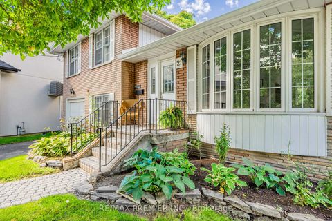 Photo 5 at 21 Halbadier Place, City Centre West, Toronto