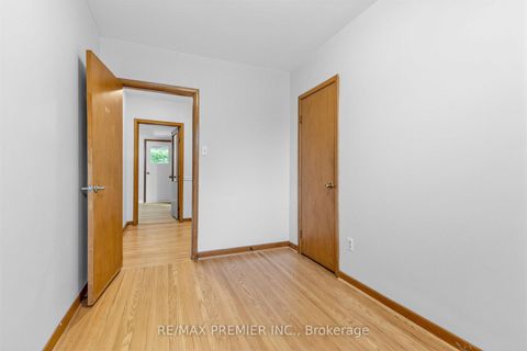 Photo 33 at 21 Halbadier Place, City Centre West, Toronto
