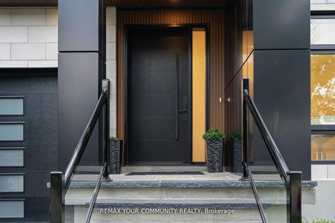 Photo 3 at 14 Ranwood Drive, Pelmo Park W4, Toronto