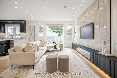 Photo 11 at 14 Ranwood Drive, Pelmo Park W4, Toronto