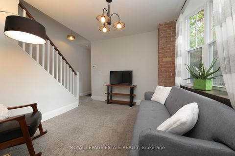 Photo 10 at 27 Sycamore Place, The Beaches, Toronto