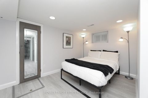 Photo 32 at 27 Sycamore Place, The Beaches, Toronto