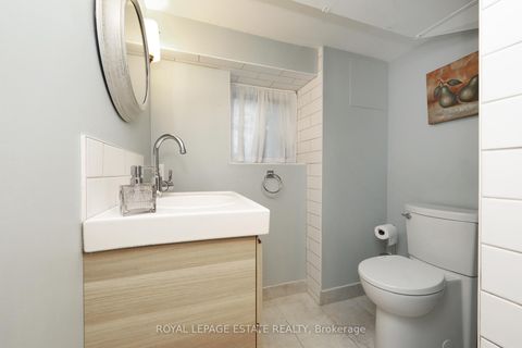 Photo 34 at 27 Sycamore Place, The Beaches, Toronto