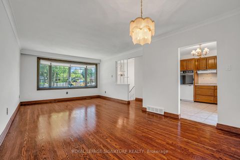 Photo 8 at 18 Verlaine Place, Bendale, Toronto