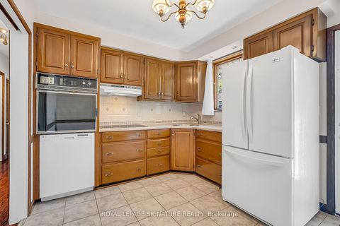 Photo 9 at 18 Verlaine Place, Bendale, Toronto