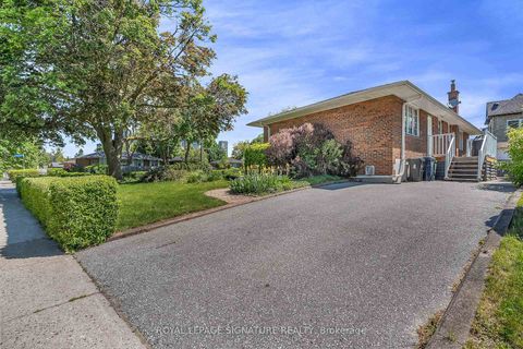 Photo 29 at 18 Verlaine Place, Bendale, Toronto