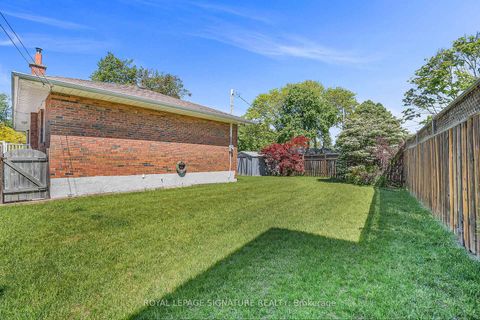 Photo 31 at 18 Verlaine Place, Bendale, Toronto