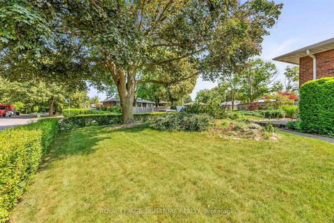 Photo 34 at 18 Verlaine Place, Bendale, Toronto