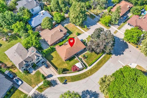 Photo 36 at 18 Verlaine Place, Bendale, Toronto