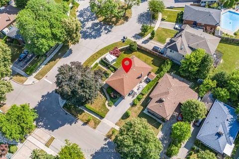 Photo 37 at 18 Verlaine Place, Bendale, Toronto