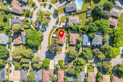 Photo 38 at 18 Verlaine Place, Bendale, Toronto