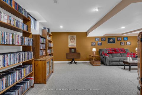 Photo 10 at 101 Downing Crescent, Holly, Barrie