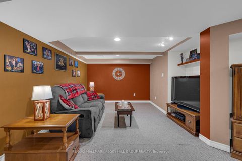 Photo 11 at 101 Downing Crescent, Holly, Barrie