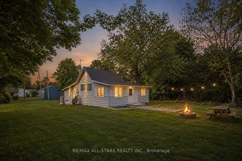 Photo 1 at 68 Farley Circle, Historic Lakeshore Communities, Georgina