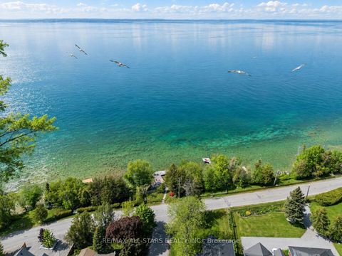 Photo 3 at 68 Farley Circle, Historic Lakeshore Communities, Georgina