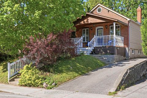 Photo 1 at 10 Medford Avenue, Oakridge, Toronto