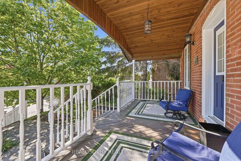 Photo 2 at 10 Medford Avenue, Oakridge, Toronto