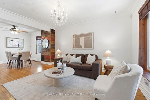 Photo 3 at 10 Medford Avenue, Oakridge, Toronto