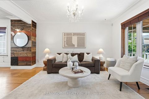 Photo 4 at 10 Medford Avenue, Oakridge, Toronto