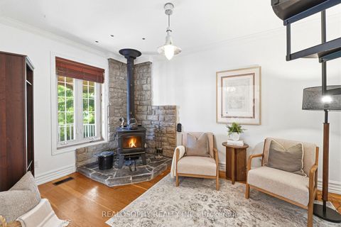 Photo 7 at 10 Medford Avenue, Oakridge, Toronto