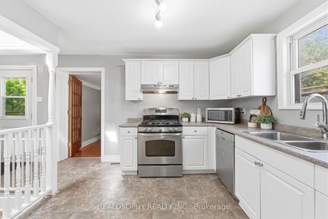 Photo 18 at 10 Medford Avenue, Oakridge, Toronto