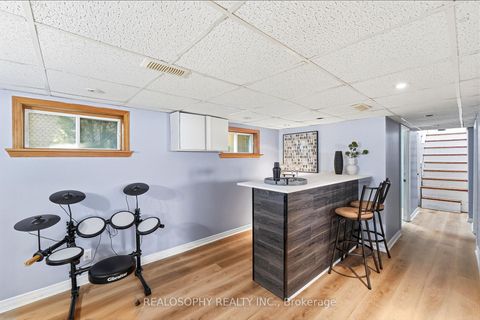 Photo 33 at 10 Medford Avenue, Oakridge, Toronto