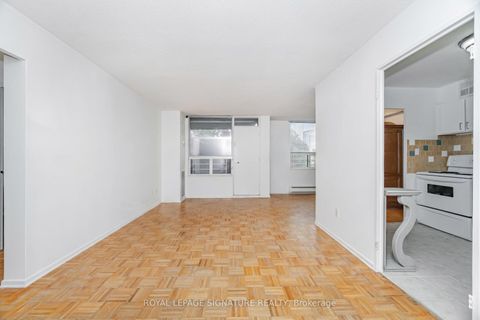 Photo 4 at 303 - 10 Edgecliff Golfway, Flemingdon Park, Toronto