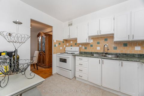 Photo 10 at 303 - 10 Edgecliff Golfway, Flemingdon Park, Toronto