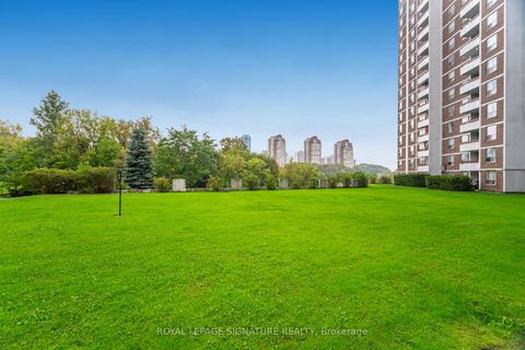 Photo 21 at 303 - 10 Edgecliff Golfway, Flemingdon Park, Toronto