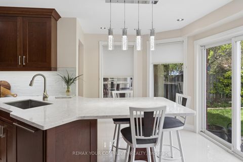 Photo 12 at 5 Carriage Lane, Courtice, Clarington