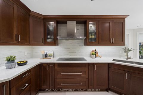 Photo 13 at 5 Carriage Lane, Courtice, Clarington