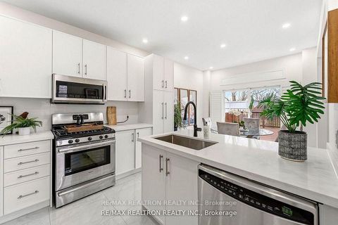 Photo 5 at 30 Glacier Crescent, Rouge E11, Toronto