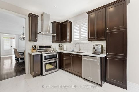 Photo 8 at 2 Fairmont Ridge Trail, Nobleton, King