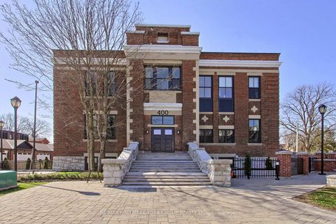 Photo 1 at 203 - 400 Park Avenue, Central Newmarket, Newmarket