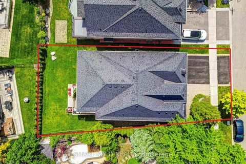 Photo 3 at 6 Sachet Drive, Oak Ridges Lake Wilcox, Richmond Hill