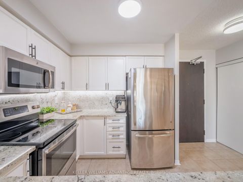 Photo 5 at 424 - 1733 Queen Street E, The Beaches, Toronto