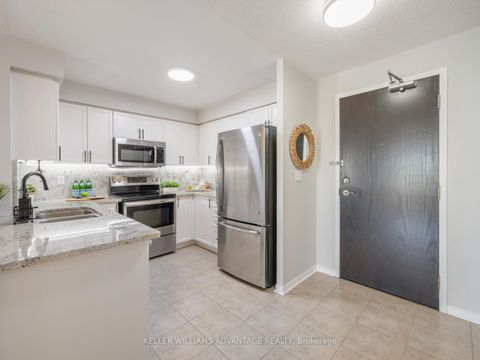 Photo 8 at 424 - 1733 Queen Street E, The Beaches, Toronto