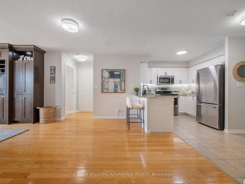 Photo 11 at 424 - 1733 Queen Street E, The Beaches, Toronto