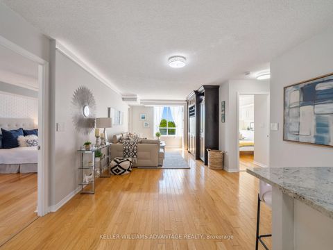 Photo 12 at 424 - 1733 Queen Street E, The Beaches, Toronto