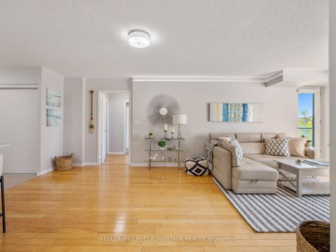 Photo 13 at 424 - 1733 Queen Street E, The Beaches, Toronto