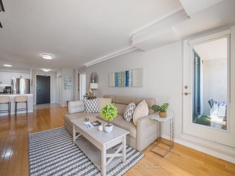 Photo 15 at 424 - 1733 Queen Street E, The Beaches, Toronto