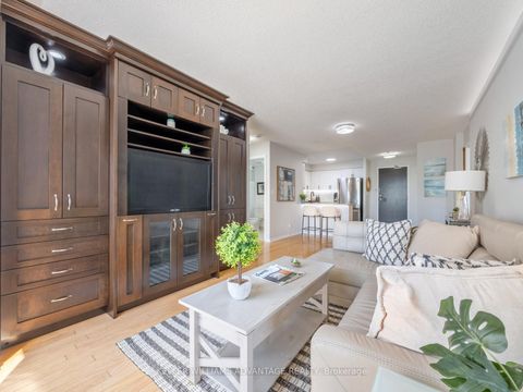 Photo 16 at 424 - 1733 Queen Street E, The Beaches, Toronto