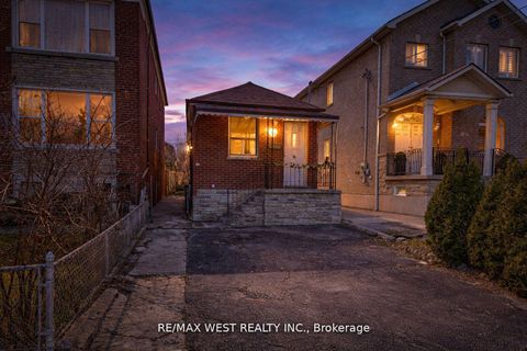 Photo 1 at 538 McRoberts Avenue, Fairbank, Toronto