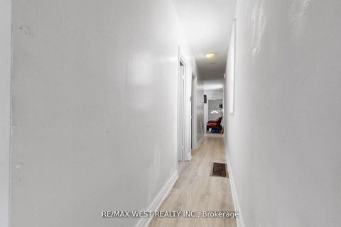 Photo 4 at 538 McRoberts Avenue, Fairbank, Toronto